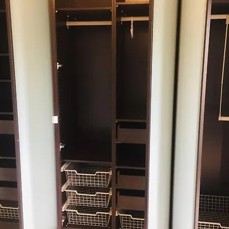 Entire With Indoor Parking Appartement *