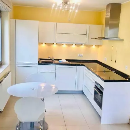 Appartement Entire With Indoor Parking